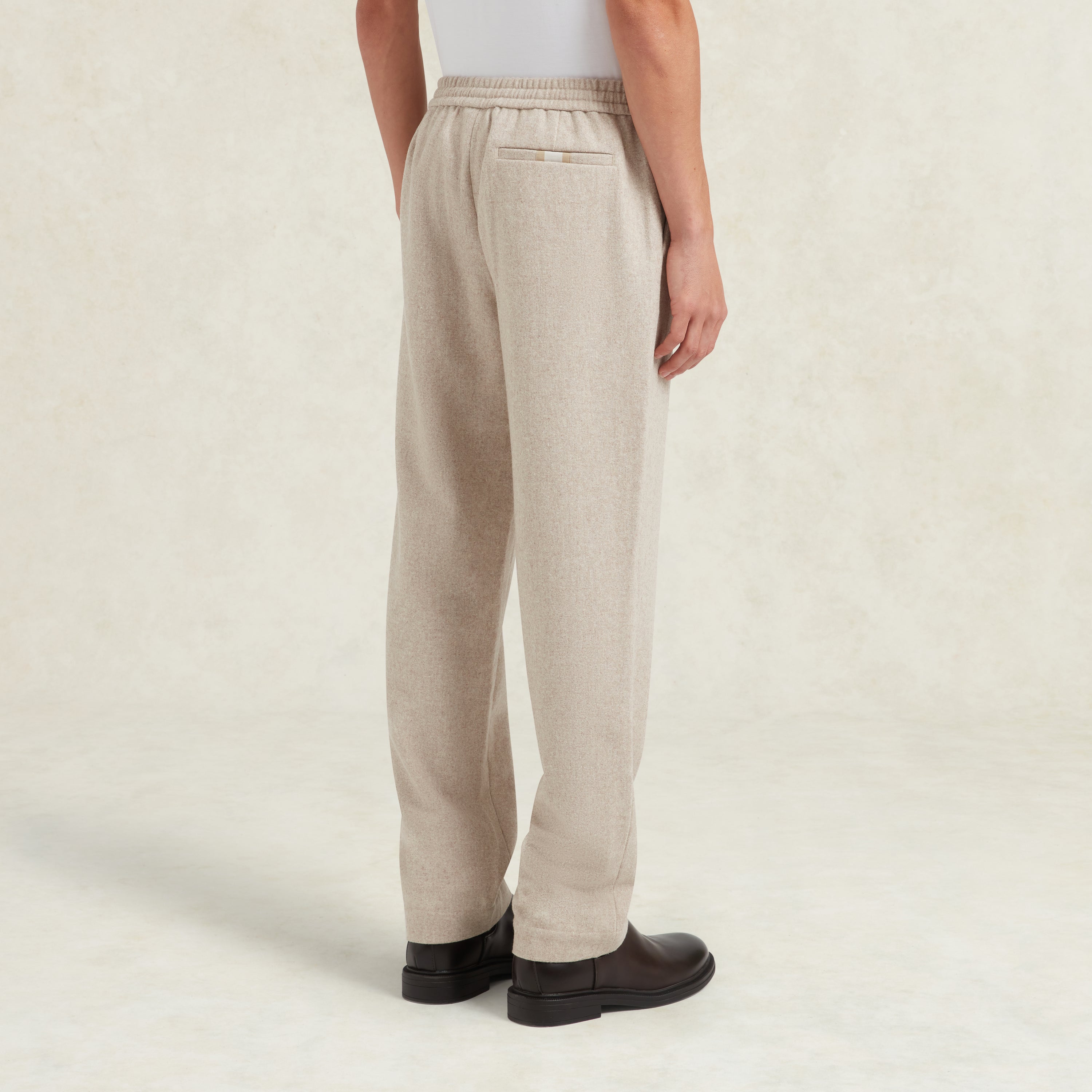 CHÉ HOLMES WOOL BLEND TROUSER BEIGE DRAWSTRING WAIST - Hombre Amsterdam