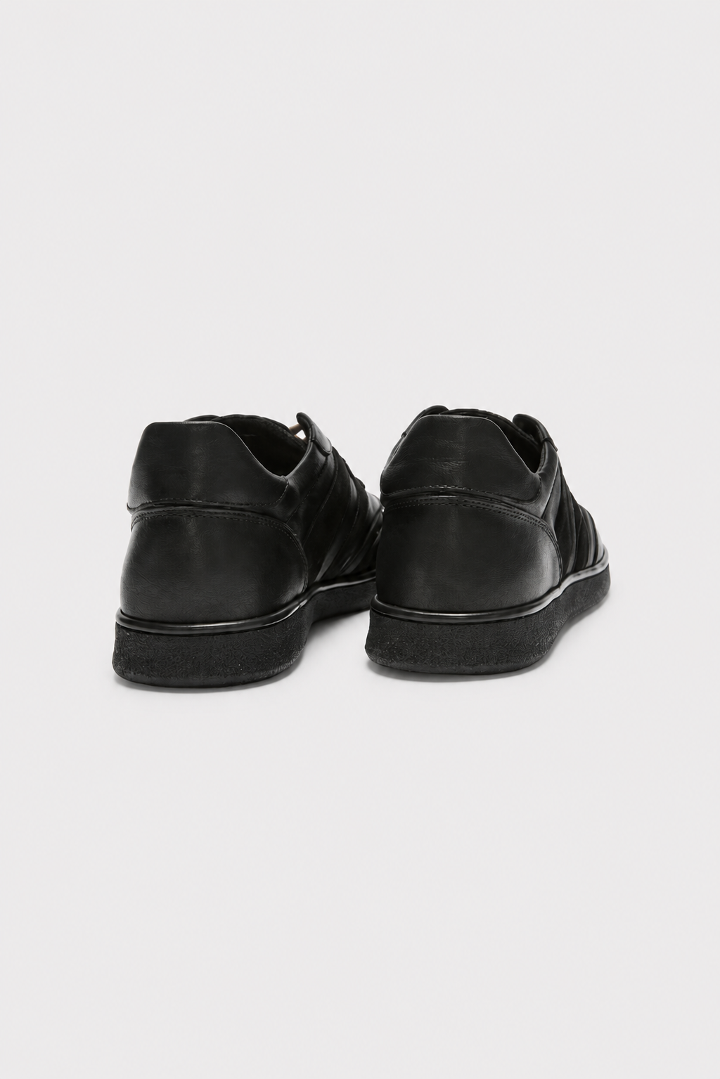 Pillar Court III Trainers Black